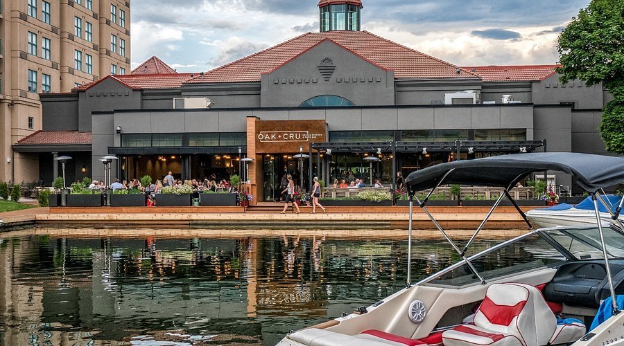 Oak + Cru Social Kitchen